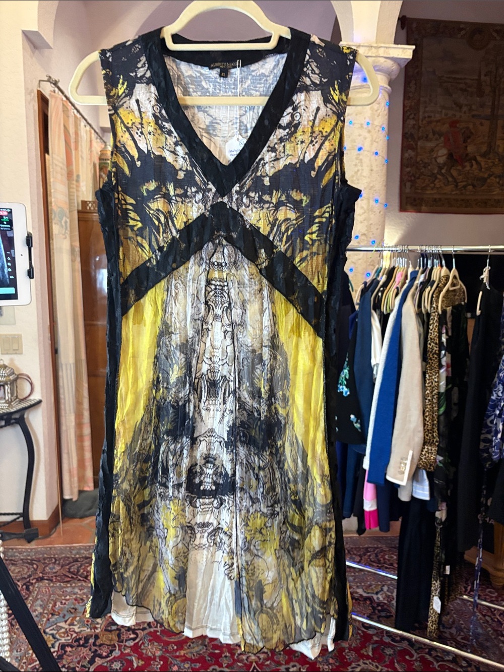 Alberto makati sleeveless dress with lace detail